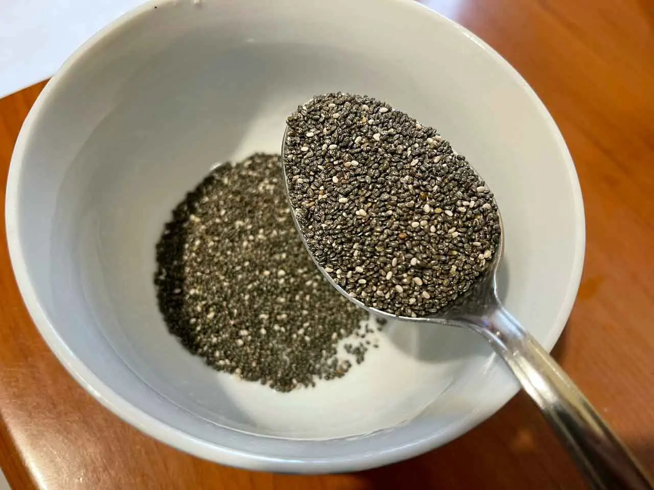 Acqua ai semi di chia e dimagrimento addominale: cosa dicono gli esperti Acqua ai semi di chia e dimagrimento addominale: cosa dicono gli esperti