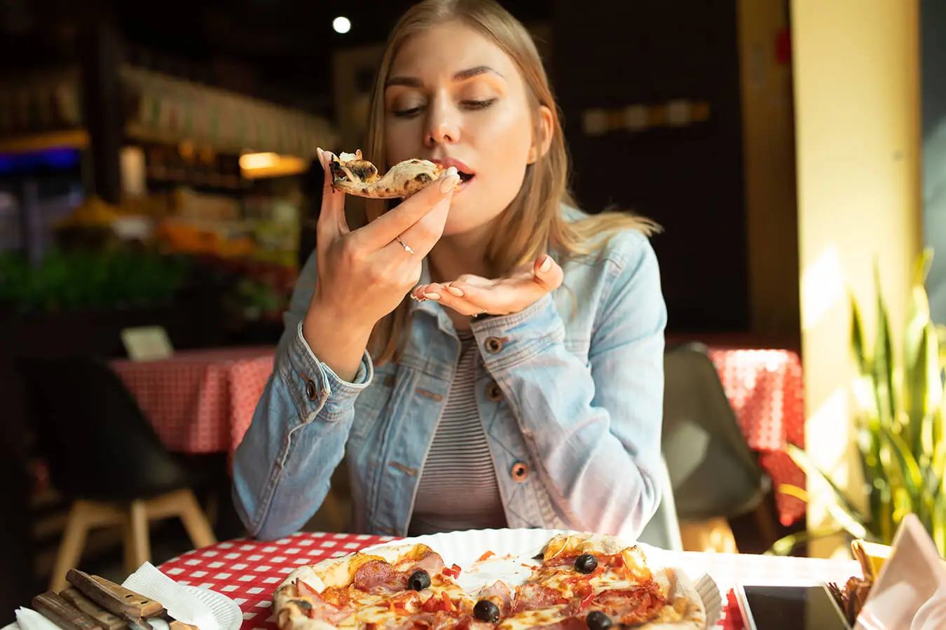 Mai mangiare questo a stomaco vuoto: ecco perché Mai mangiare questo a stomaco vuoto: ecco perché